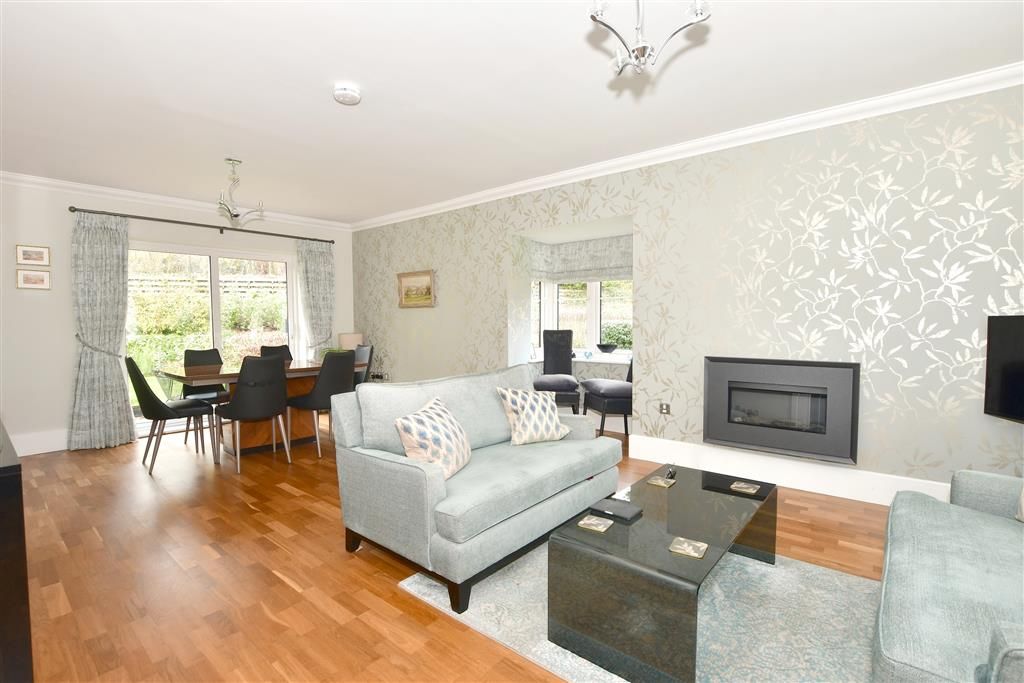 2 bed semidetached bungalow for sale in Durrants Drive, Faygate