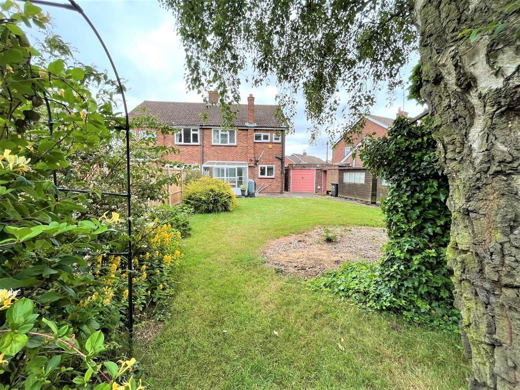 3 bed semidetached house for sale in Queens Crescent, Bedford MK41 Zoopla