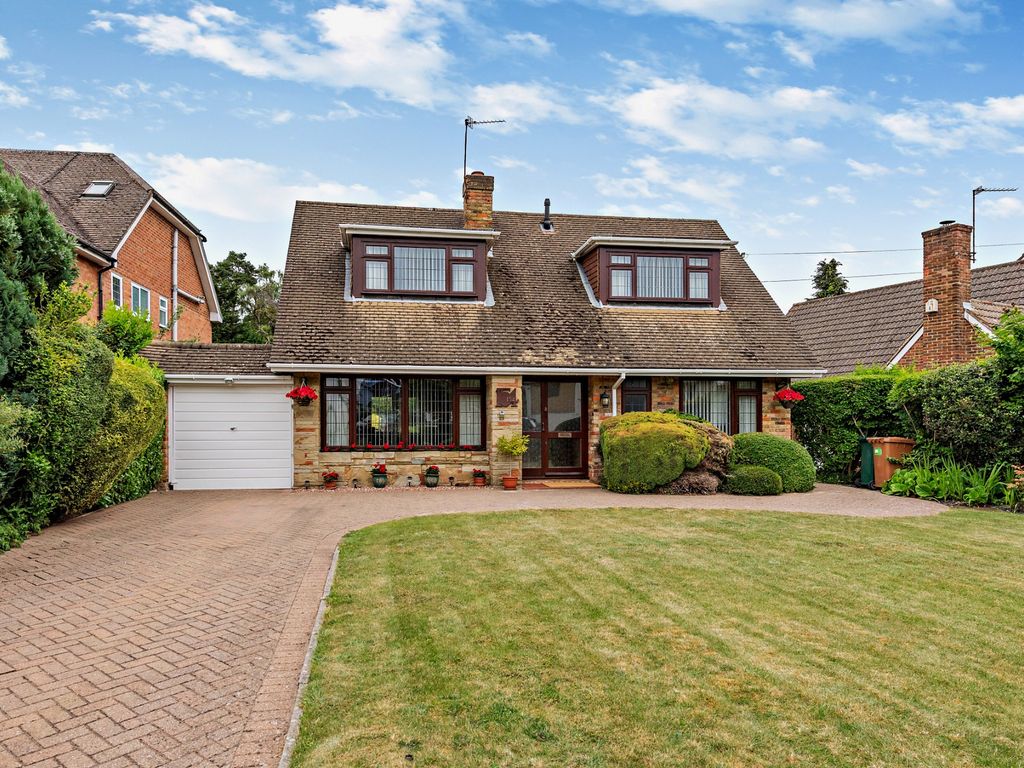 3 bed bungalow for sale in Highfield Way, Rickmansworth, Herts WD3, £