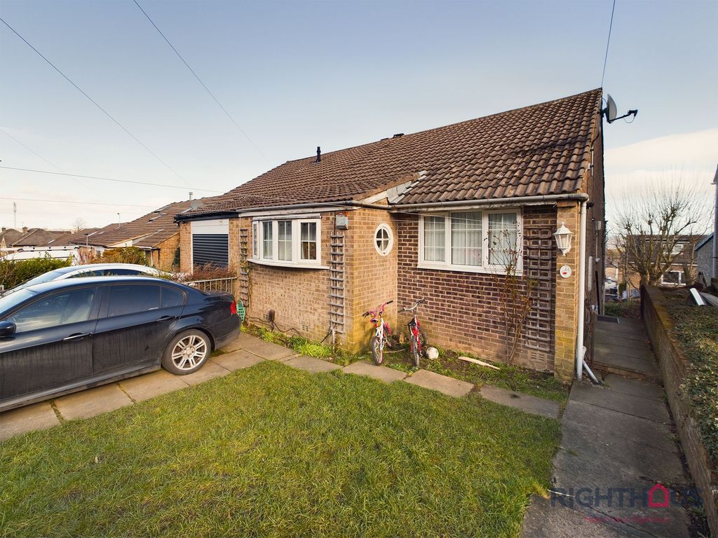 4 bed semidetached house for sale in Grey Friar Walk, Bradford BD7