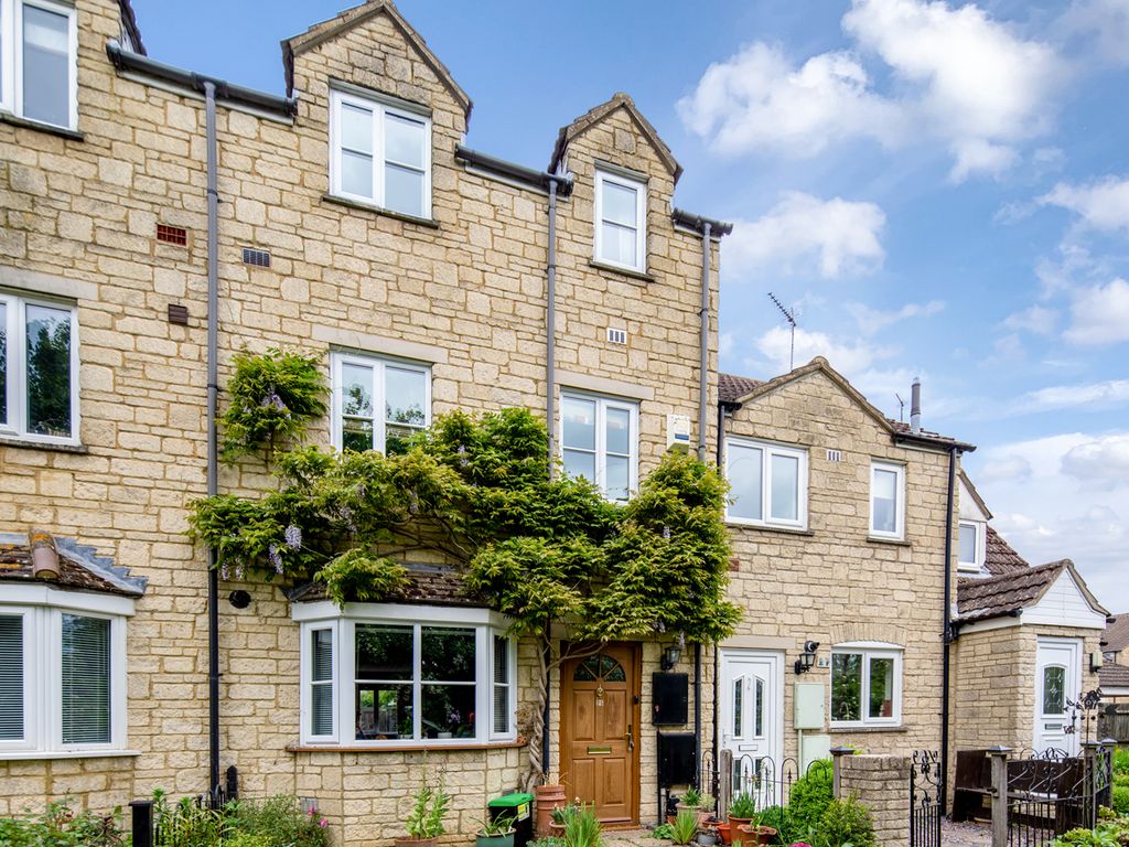 3 bed town house for sale in Avocet Way, Bicester OX26, £385,000 Zoopla