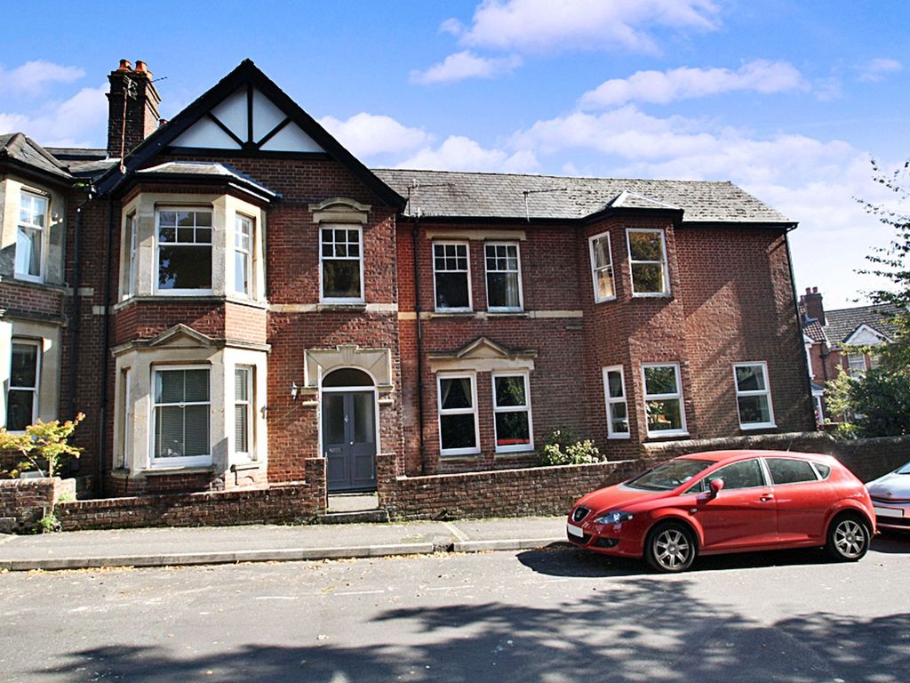 2 bed flat to rent in Owens Road, Owen House SO22, £1,250 pcm Zoopla