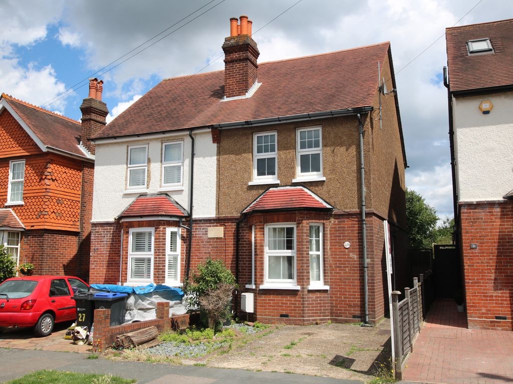 3 bed semidetached house to rent in Copthorne Road, Leatherhead KT22