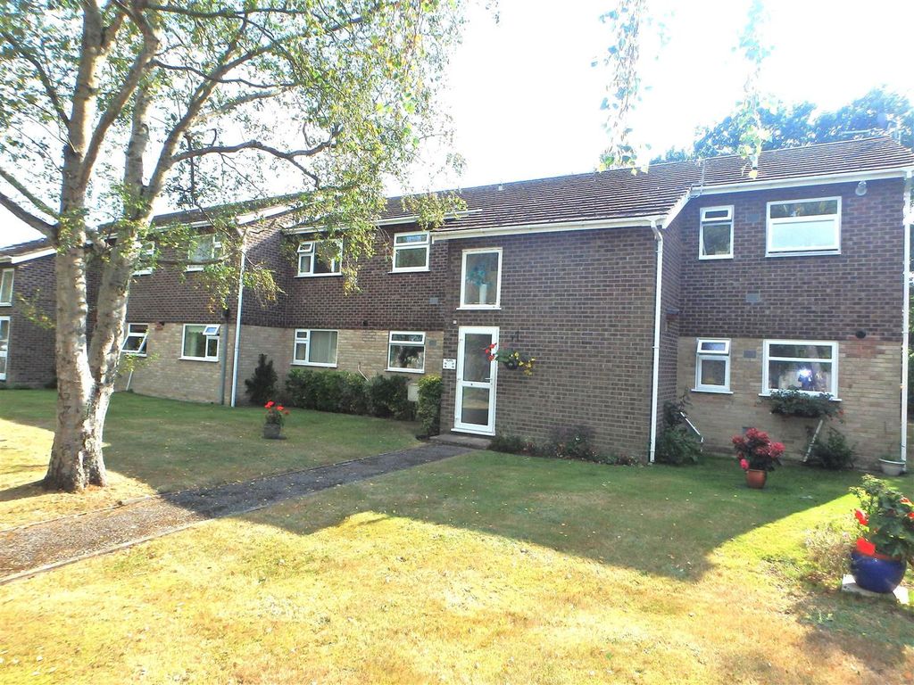 2 bed flat for sale in Rowan Close, Highcliffe, Dorset BH23 Zoopla