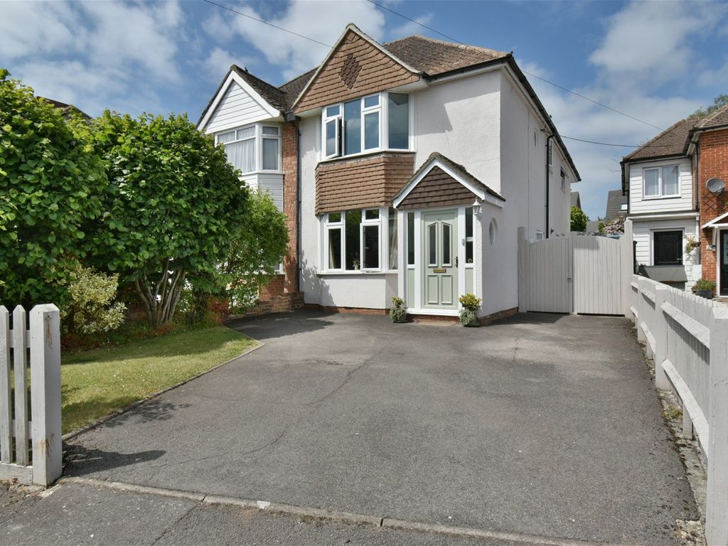 3 bed semidetached house for sale in Roman Way, Thatcham RG18 Zoopla