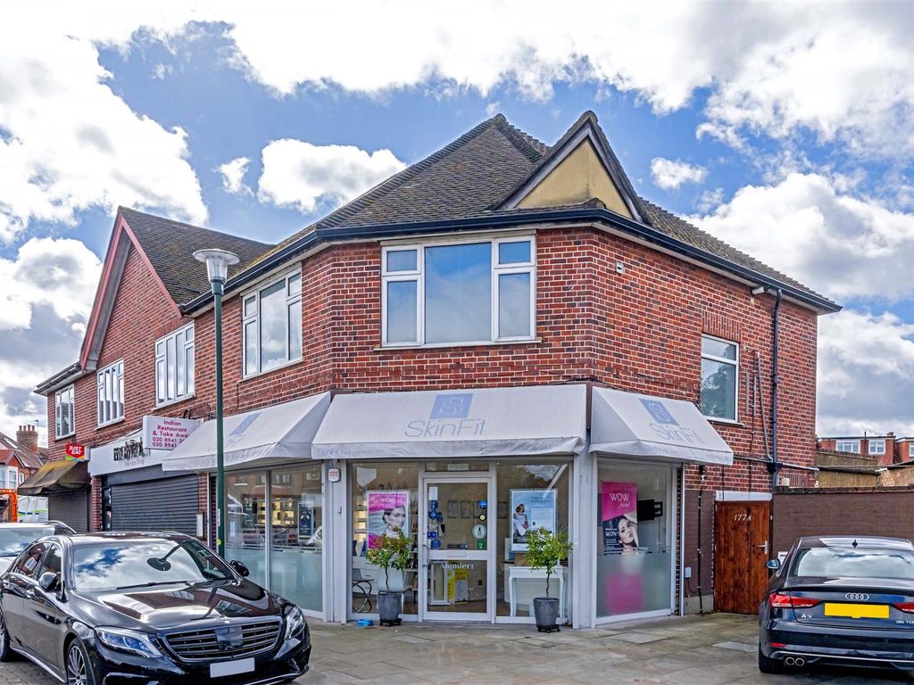 2 bed flat for sale in Percy Road, Hampton TW12, £300,000 Zoopla