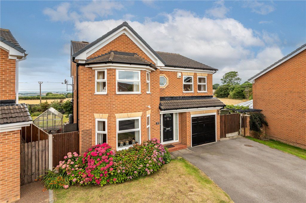 5 bed detached house for sale in Regency Gardens, Tingley, Wakefield