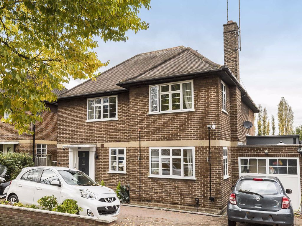 The Ridings, London W5  