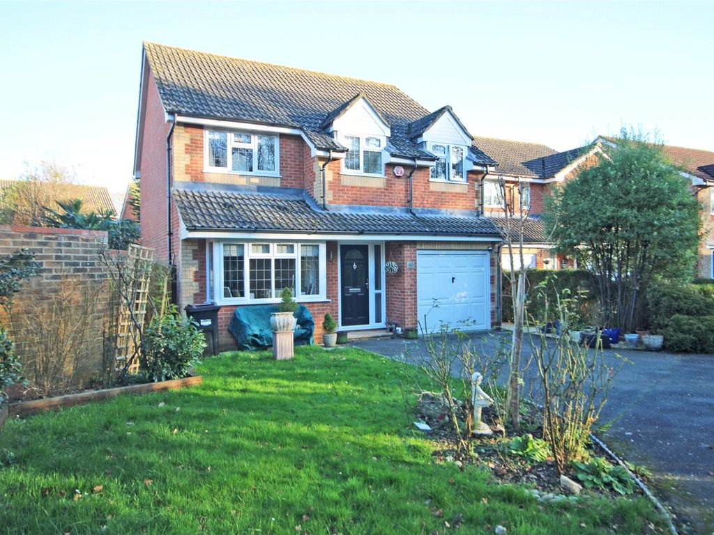 4 bed detached house for sale in Forest Oak Drive, New Milton