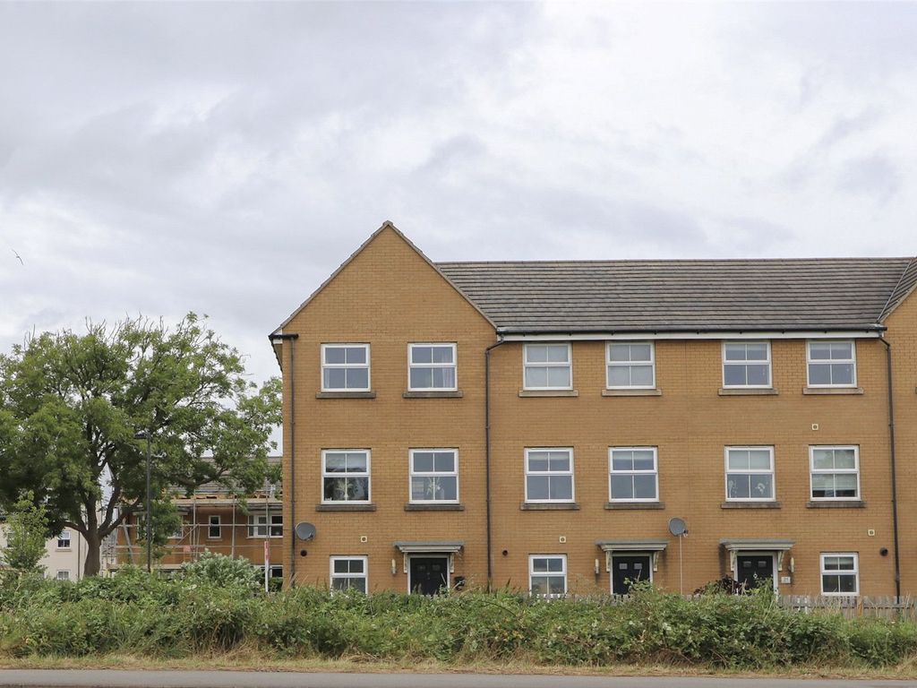 4 bed end terrace house for sale in Broad Croft, Charlton Hayes