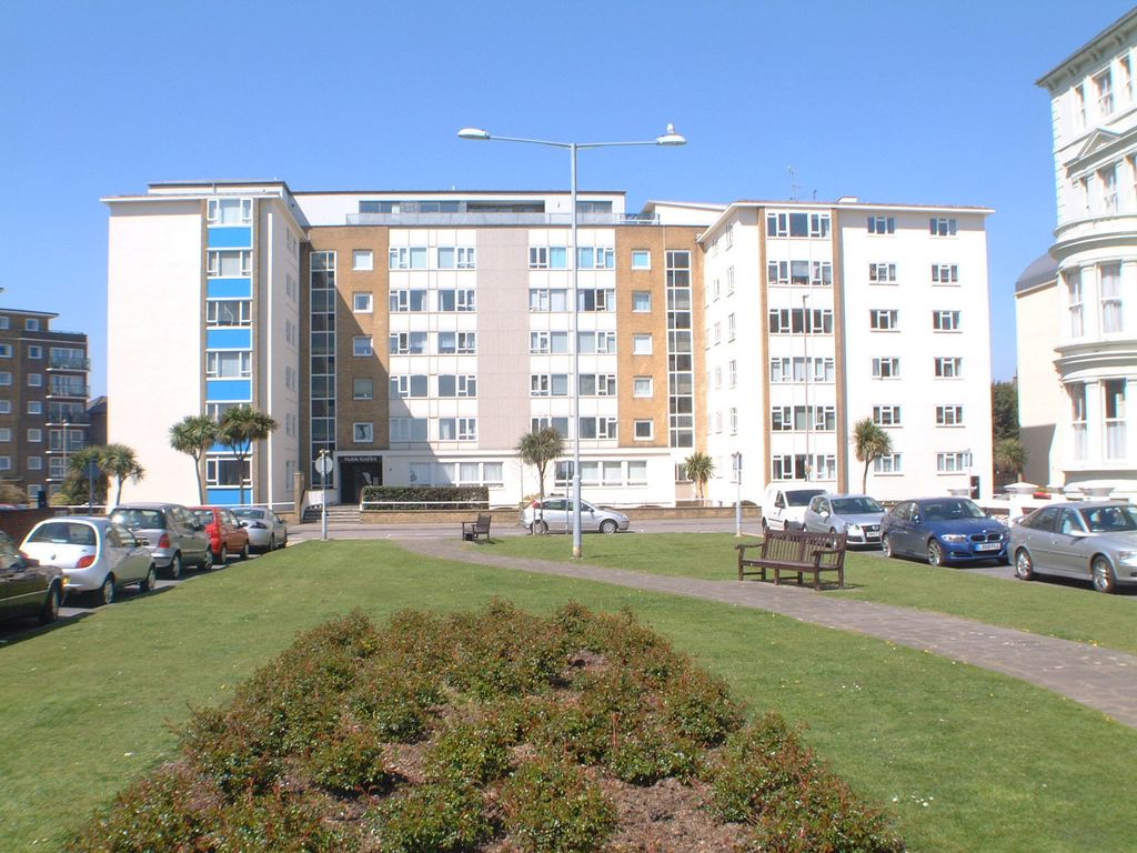 2 bed flat for sale in Chiswick Place, Eastbourne BN21 Zoopla