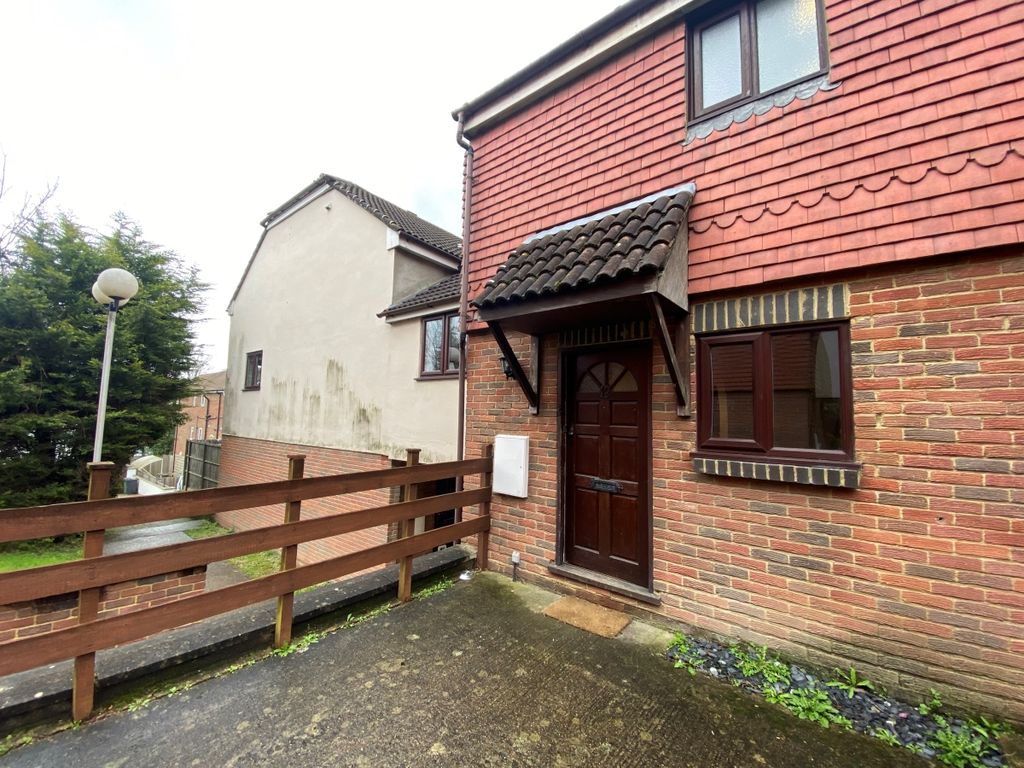 1 bed semidetached house to rent in Peacock Mews, Springvale