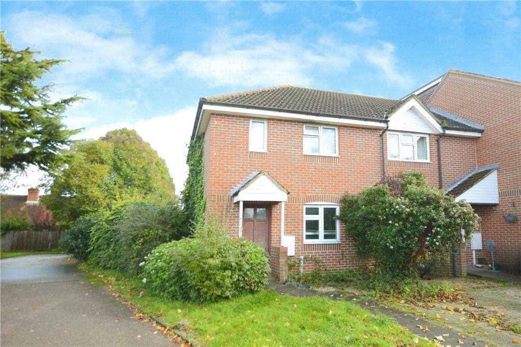 2 bed end terrace house for sale in Bourne Close, Chilworth, Guildford