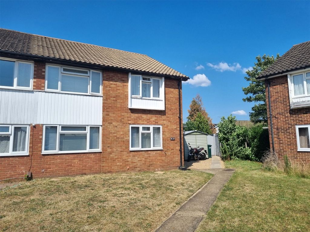 2 bed for sale in SunburyOnThames, Surrey TW16 Zoopla