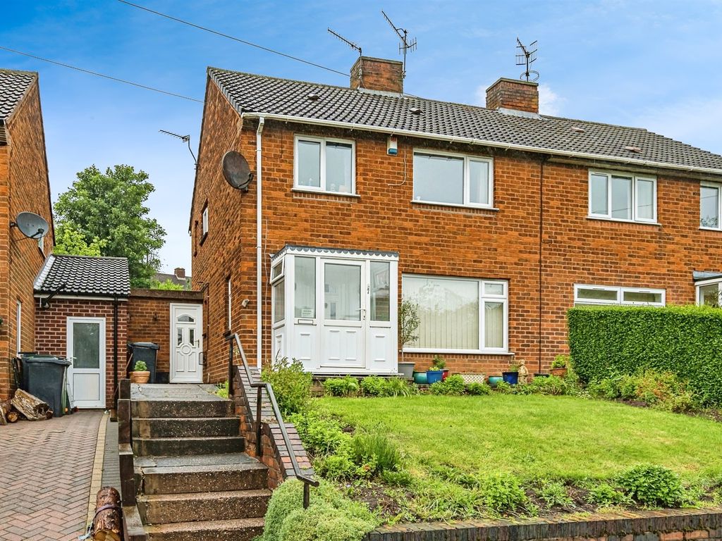 3 bed semidetached house for sale in Lansdowne Close, Dudley DY2, £