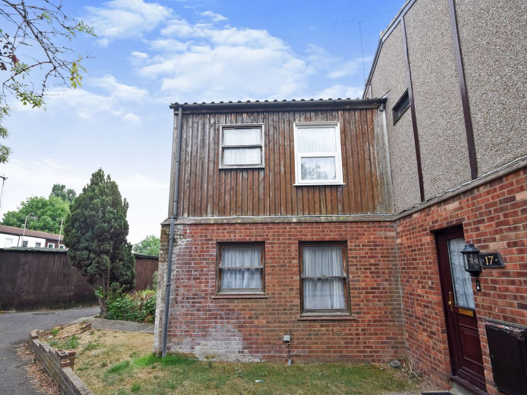 3 bed terraced house for sale in Daltons Fen, Pitsea, Basildon SS13