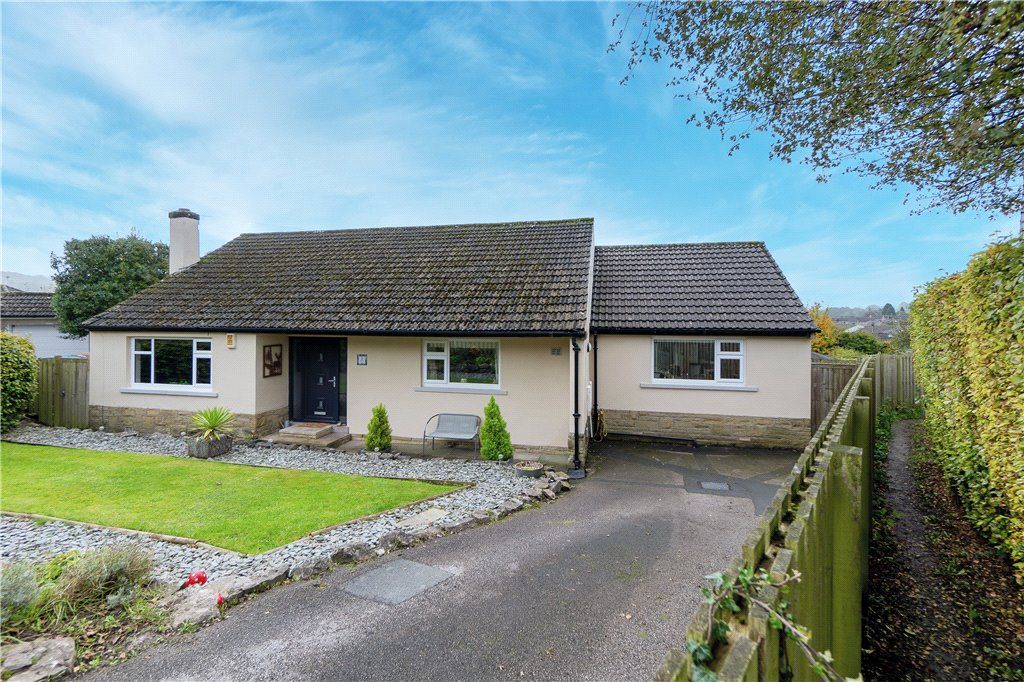 4 bed bungalow for sale in Hill Top Close, Embsay, Skipton BD23, £