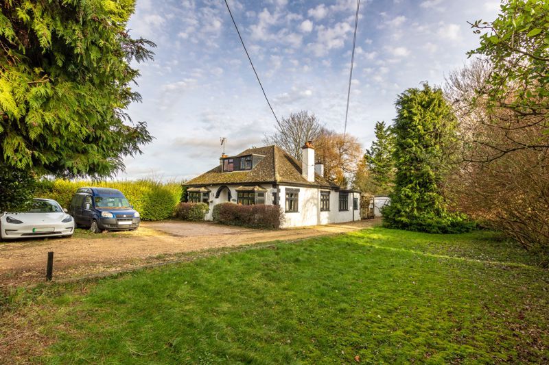 4 bed detached bungalow for sale in Oxford Road, East Hanney, Wantage