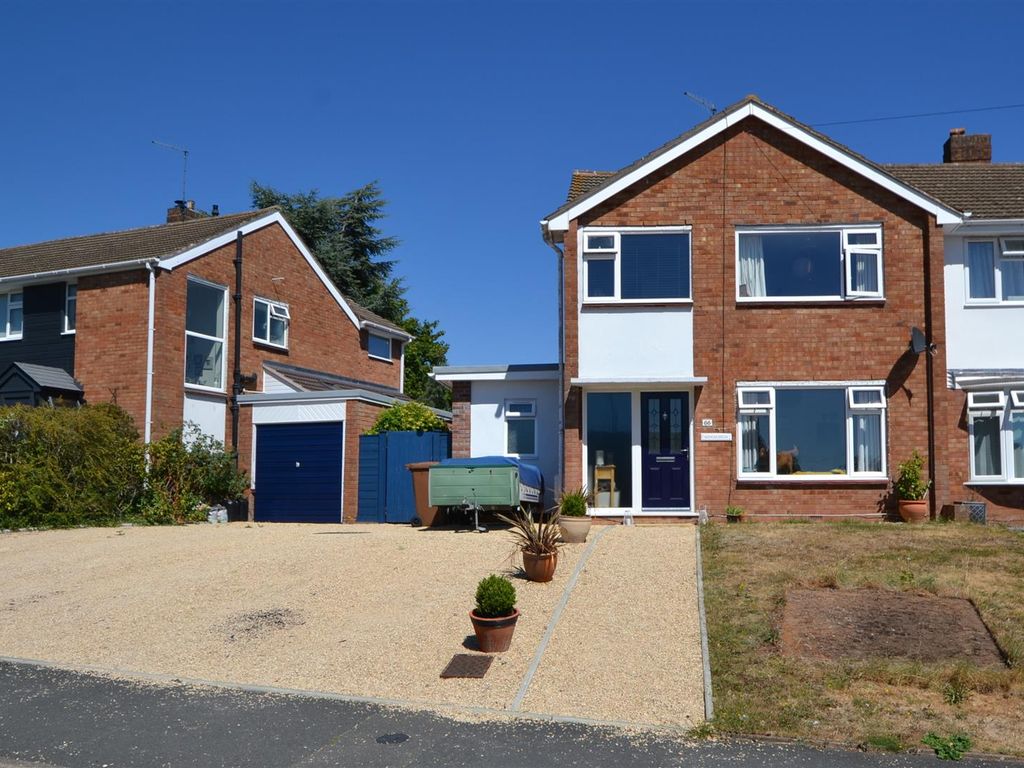 3 bed semidetached house for sale in Cedar Avenue, Malvern WR14 Zoopla