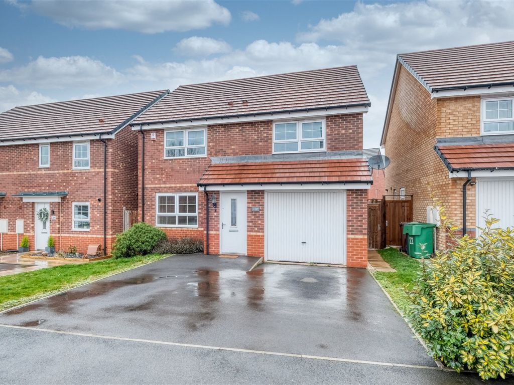 4 bed detached house for sale in Furnival Drive, Stoke Prior