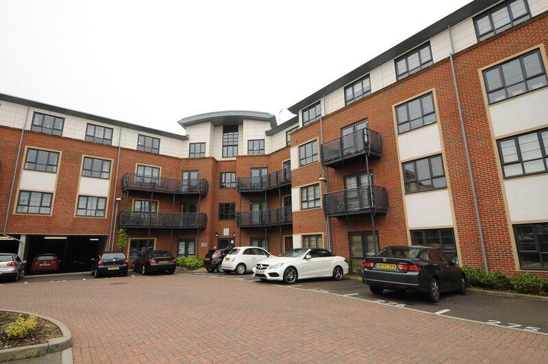 1 bed flat to rent in Vulcan House, Wallis Sqaure, Farnborough GU14, £