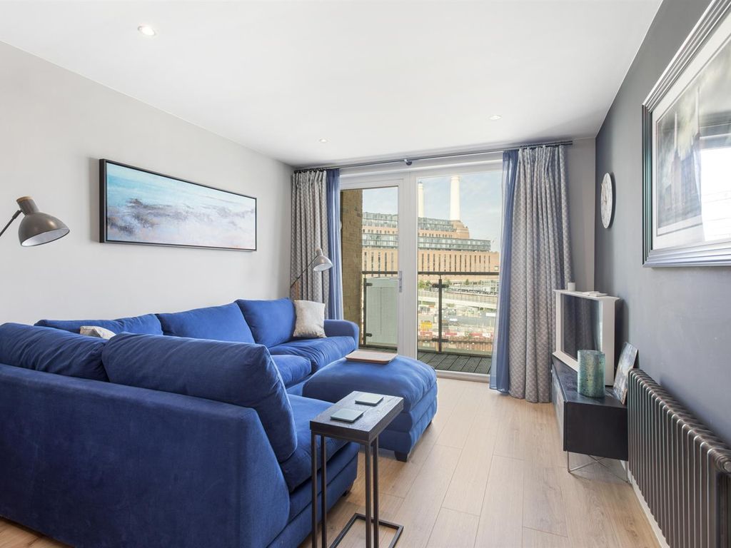 2 bed flat to rent in Viridian Apartments, 75 Battersea Park Road