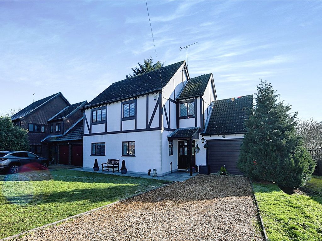 3 bed detached house for sale in The Hillway, Mountnessing, Brentwood