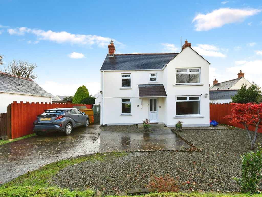 3 bed detached house for sale in Chapel Road, Fishguard SA65, £300,000