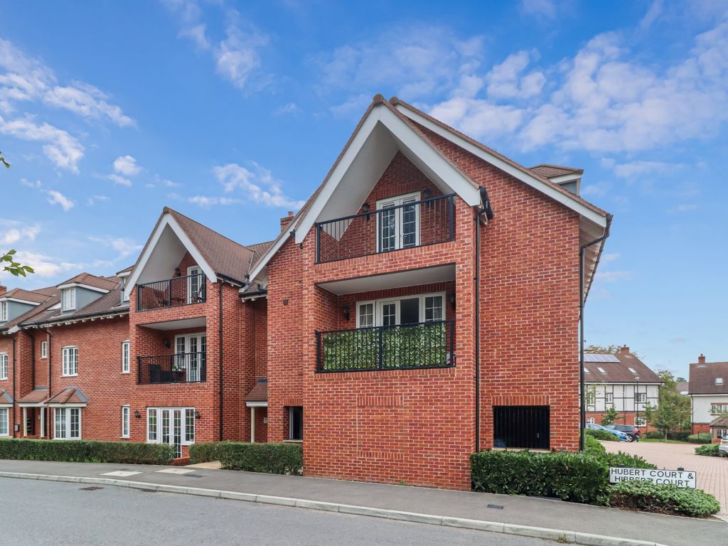 2 bed flat for sale in Hibbert Court, Grange Road, Chalfont St. Peter