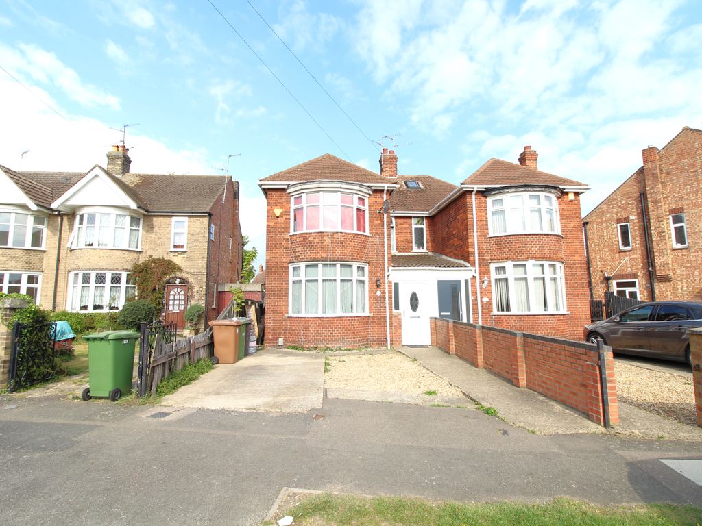 3 bed semidetached house to rent in Warbon Avenue, Peterborough PE1