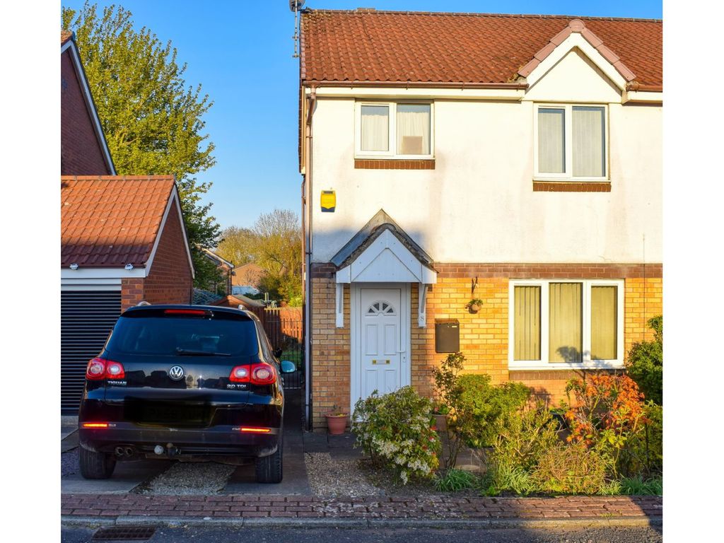 3 bed semidetached house for sale in Sanderling Court, Bradford BD8, £