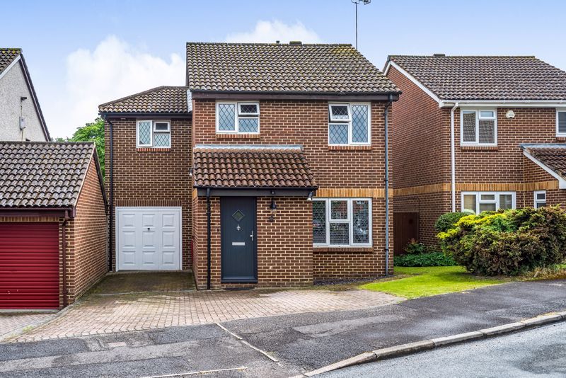 4 bed detached house for sale in Larch Way, Farnborough GU14 Zoopla