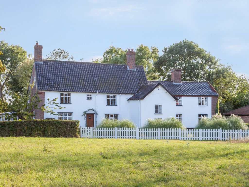 4 bed farmhouse for sale in Great Common Road, Ilketshall St. Andrew