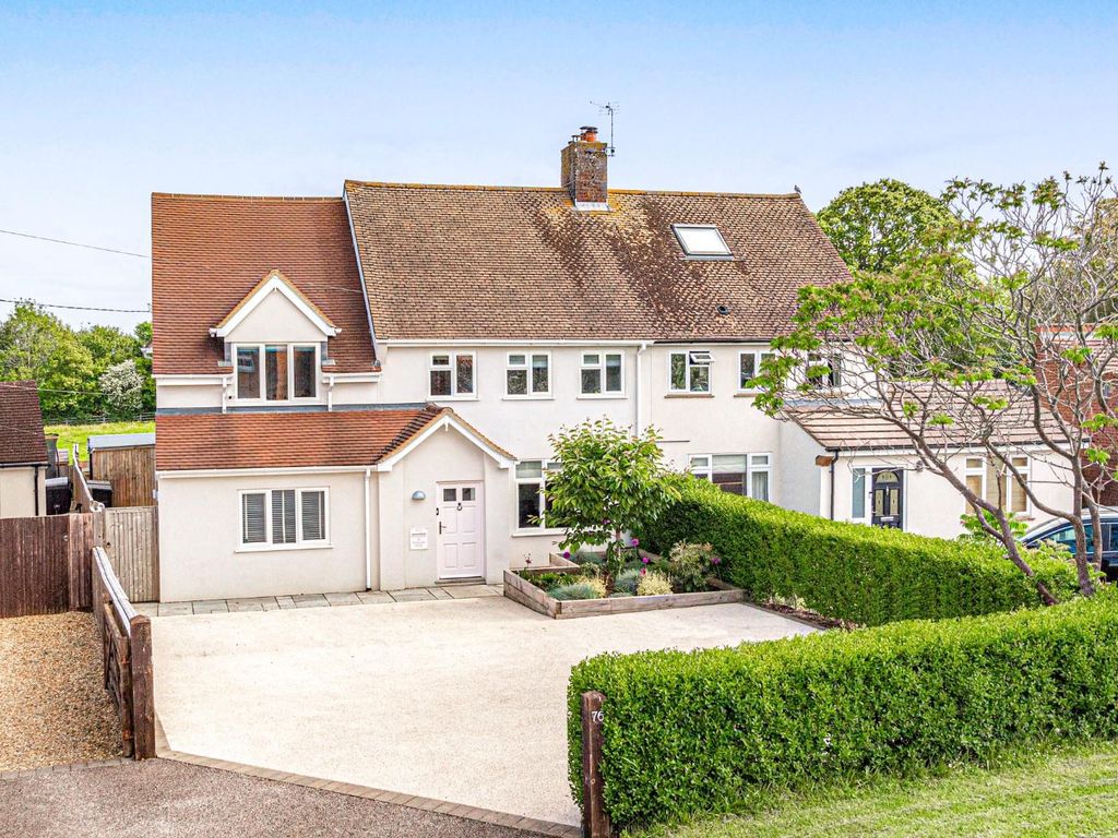 4 bed semidetached house for sale in Winslow Road, Wingrave, Aylesbury