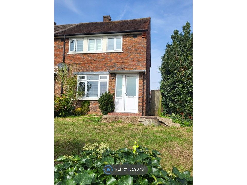 3 bed semidetached house to rent in Reston Path, Borehamwood WD6, £