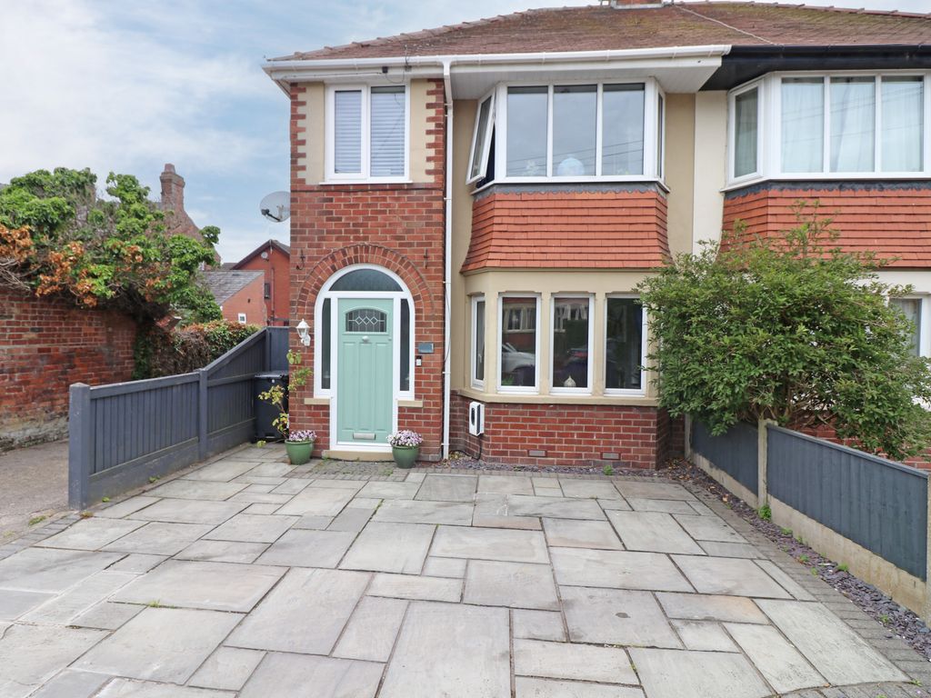 3 bed semidetached house for sale in Tithebarn Place, PoultonLeFylde