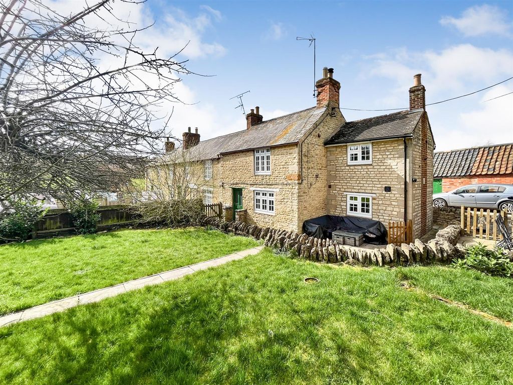 3 bed property to rent in Harpers Close, Great Oakley, Corby NN18, £