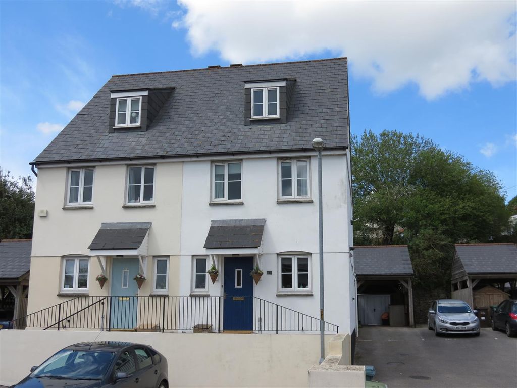 3 bed semidetached house for sale in Lovering Road, St Austell, St