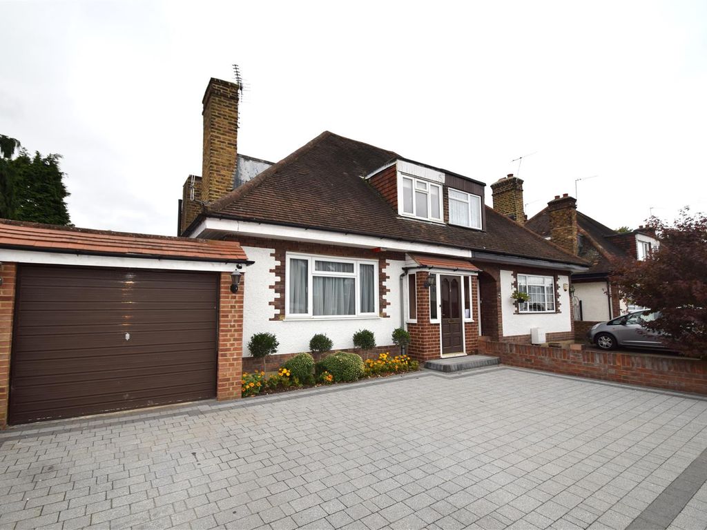 3 bed semidetached bungalow for sale in Corwell Lane, Hillingdon UB8