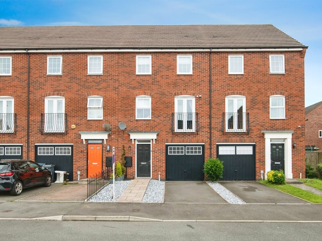 4 bed town house for sale in William Barrows Way, Tipton DY4, £300,000
