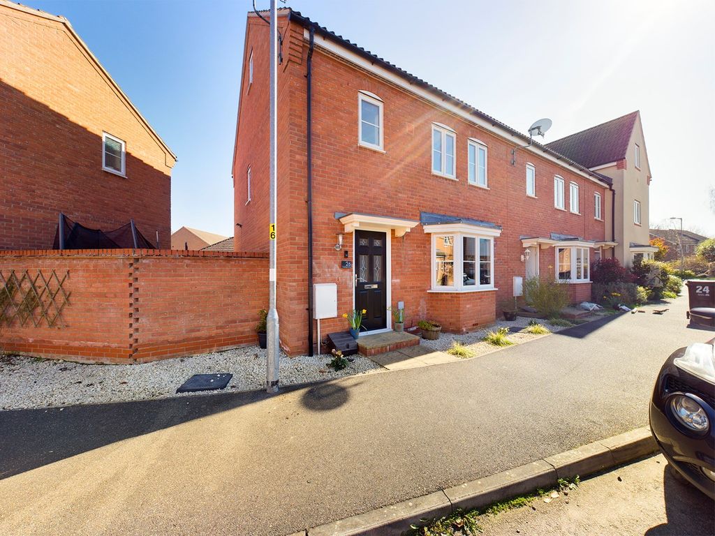 4 bed town house for sale in Langridge Circle, Watlington, King's Lynn