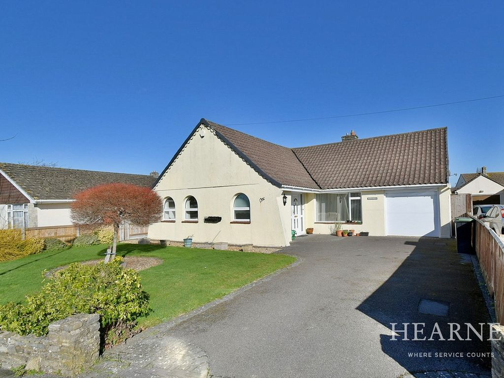 3 bed bungalow for sale in Stalbridge Drive, Ferndown BH22, £500,000