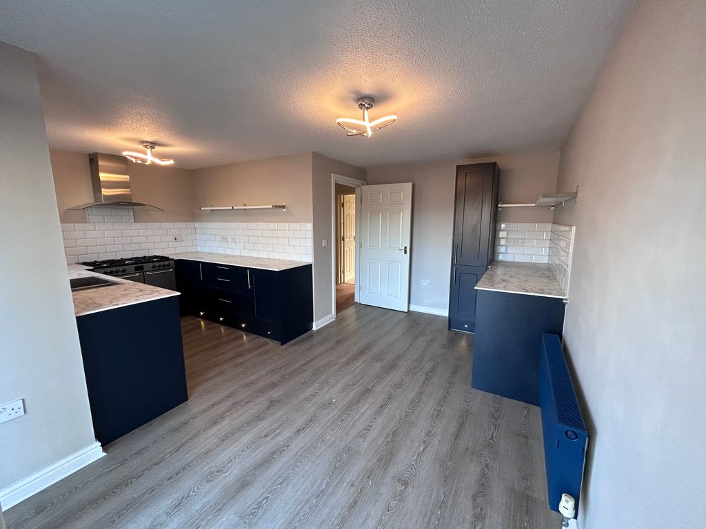 4 bed semidetached house to rent in Moorland Green, Swansea SA4, £