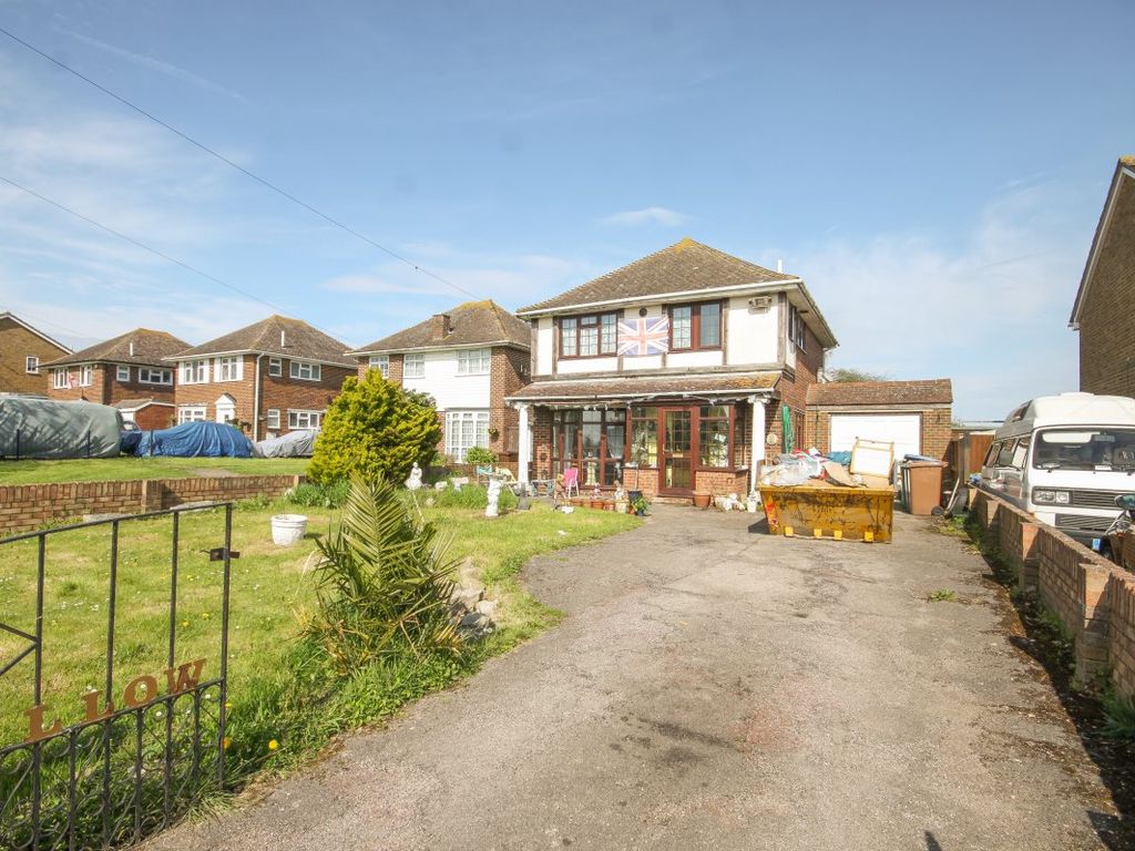 3 bed detached house for sale in Thorn Hill Road, Warden, Sheerness
