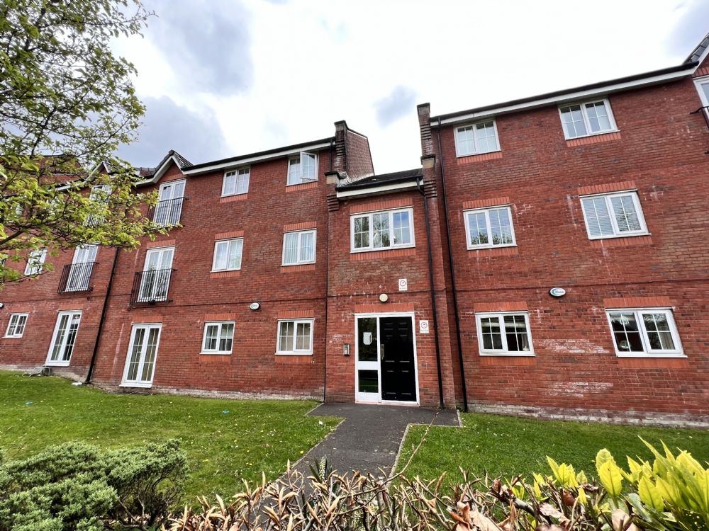 2 bed flat to rent in Finsbury Court, Sandfield Park, Bolton BL1 Zoopla