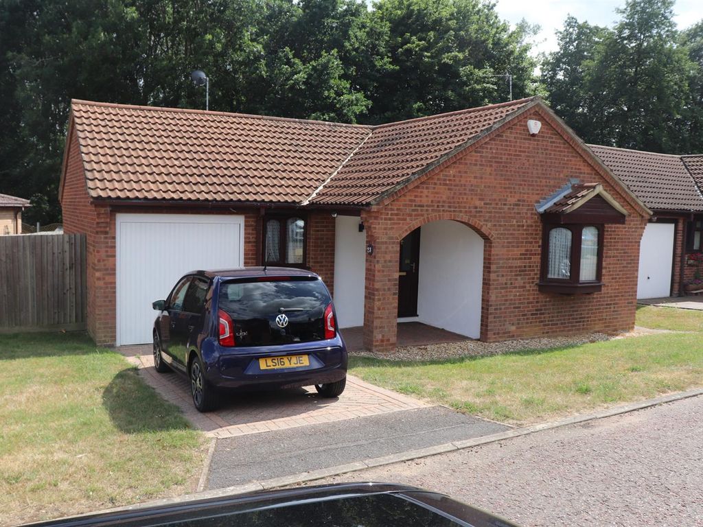 3 bed detached bungalow for sale in Swallow Close, Northampton NN4 Zoopla
