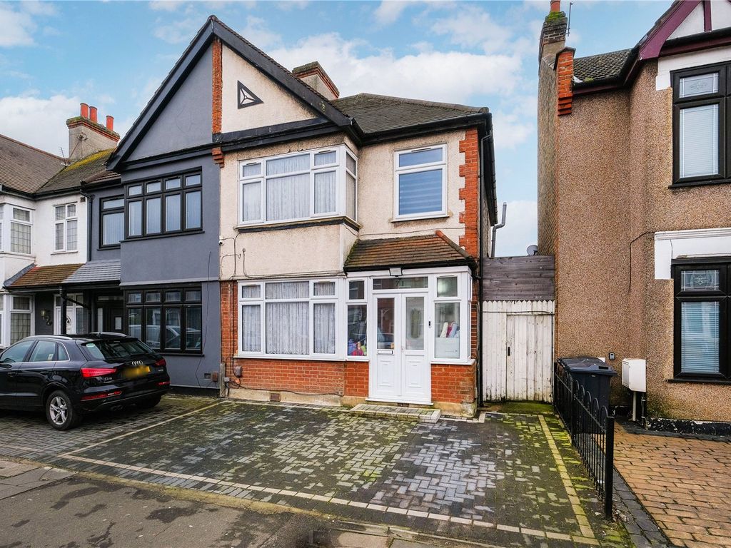 3 bed end terrace house for sale in Meads Lane, Seven Kings IG3, £