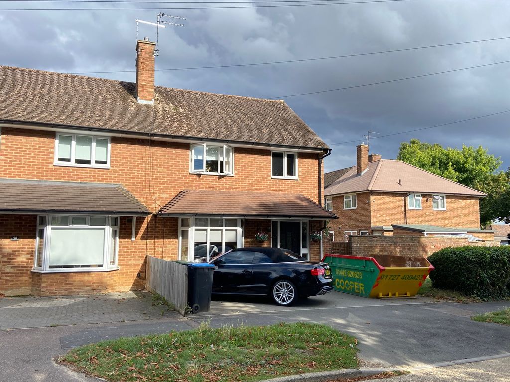 3 bed property to rent in Adeyfield Gardens, Hemel Hempstead Industrial