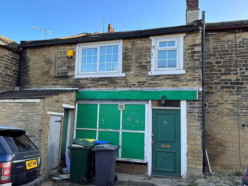 2 bed flat to rent in Thorp Garth, Idle, Bradford BD10 Zoopla