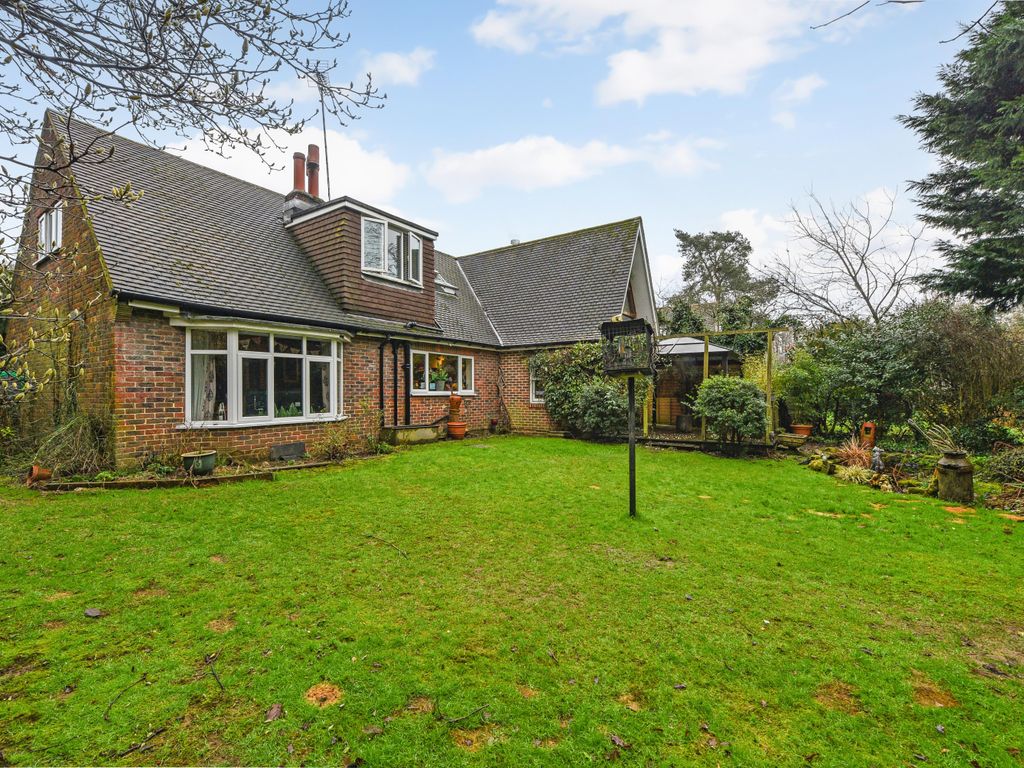 3 bed detached house for sale in Farnham Road, Sheet, Petersfield GU32